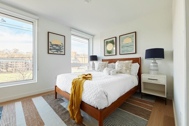 Building Photo - 1b Marshall Dr