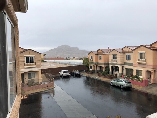 Building Photo - Spacious 2-Story Home with Oversized Beds ...