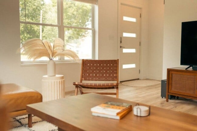 Building Photo - Modern three bedroom, two bath, Scandinavi...
