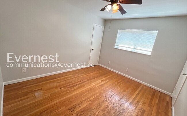 Building Photo - 3 Bed / 1 Bath / Vouchers Accepted / Available Now!