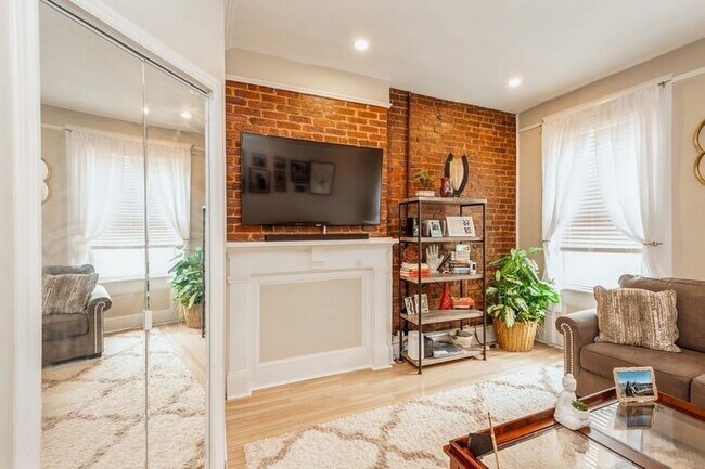 Building Photo - 226 Jefferson St