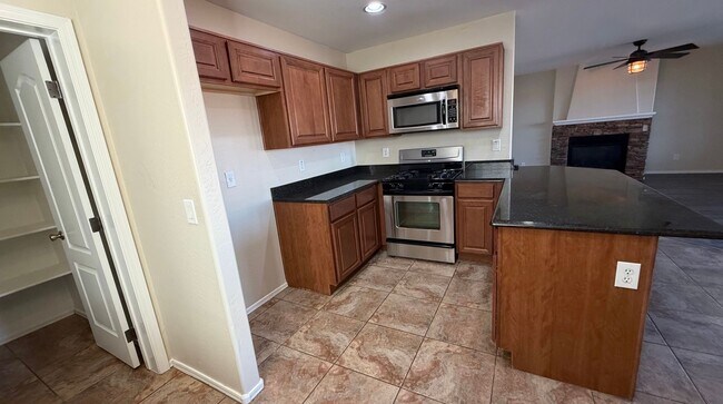 Building Photo - Spacious Surprise home with large backyard