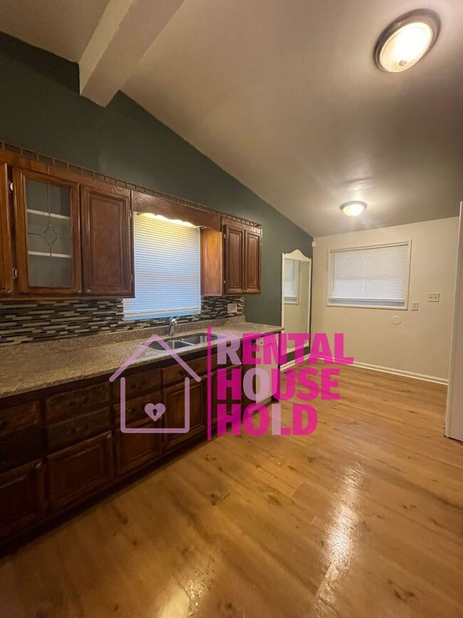 Building Photo - Beautiful 3 Bedroom Ranch~ Dearborn Heights