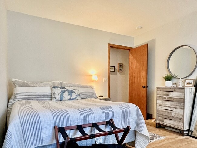 Building Photo - Sophisticated Condo Retreat on Old Mission Peninsula