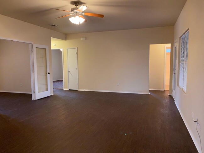 Building Photo - 4 BEDROOM + OFFICE, BELTON ISD