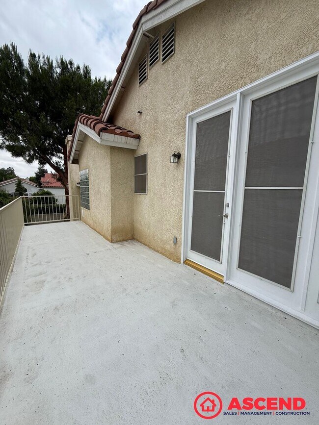 Building Photo - Spacious 4 Bed / 3 Bath Home in Haggin Oaks!