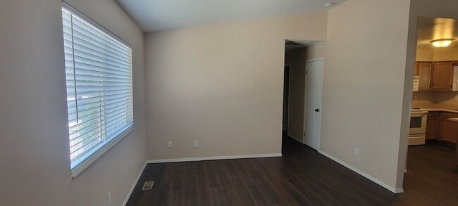 Building Photo - 3 Bedroom 2 Bath home