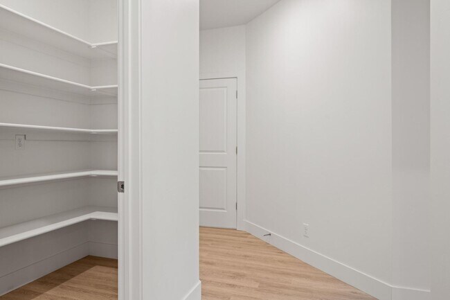 Building Photo - Beautiful 4 bedroom, 3.5 bathroom twin home in St George!