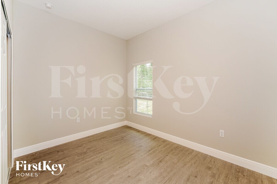 Building Photo - 446 Reading St SE