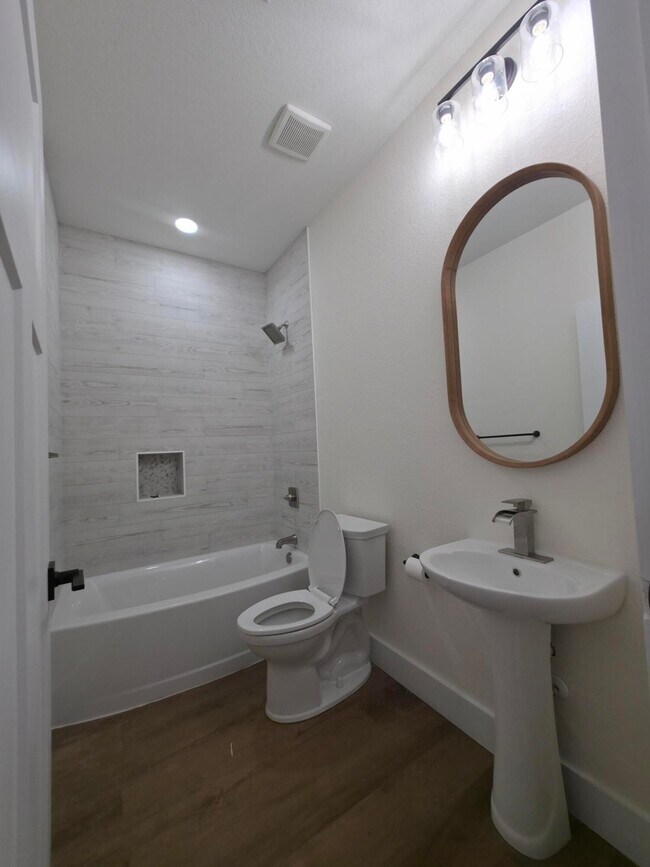 Building Photo - 4699 Meadow Lake Dr