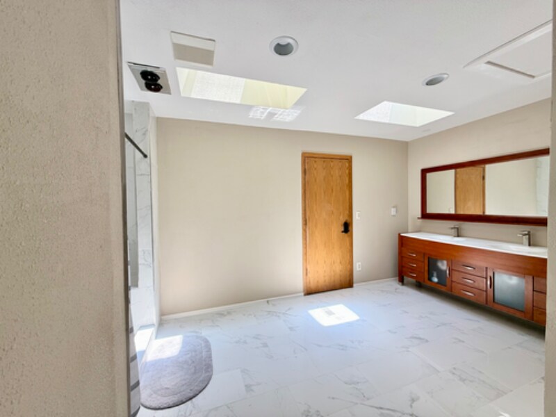 Building Photo - 301 W Mangrum Dr