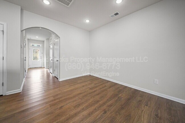 Building Photo - 808 Gable Oak Ln