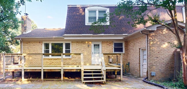 Building Photo - 707 Sir Walter Cir