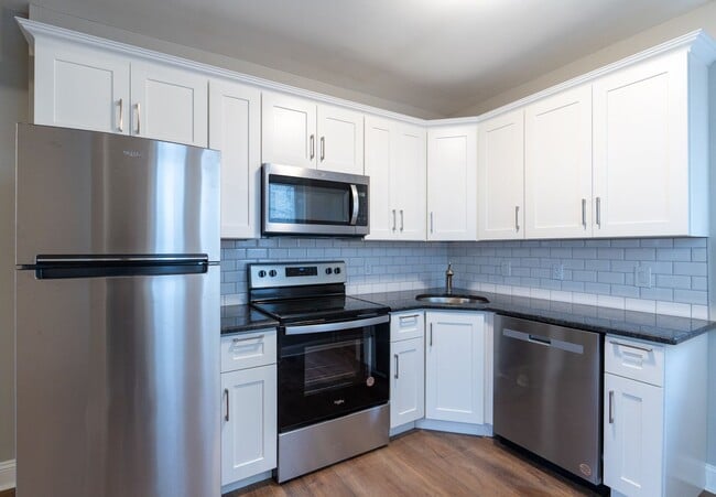 Building Photo - Newly remodeled 3 bedroom Grays Ferry Area