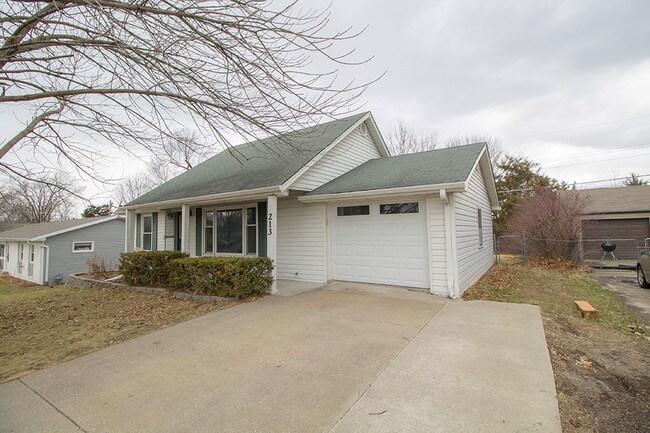 Building Photo - 213 E El Cortez Dr