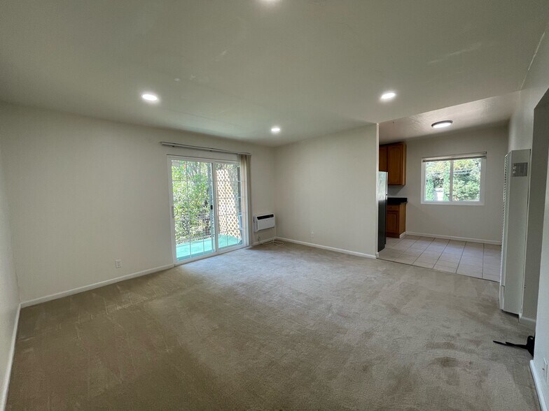 Building Photo - 925 Ravenscourt Ave