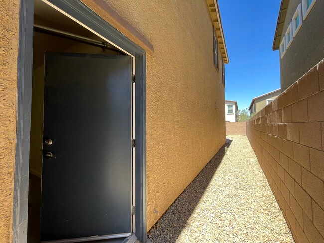 Building Photo - 4 BED 2.5 BATH 2 CAR GARAGE SINGLE FAMILY ...
