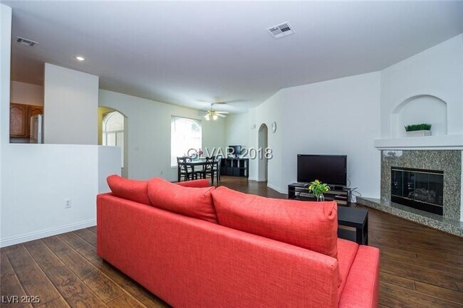 Building Photo - 2050 W Warm Springs Rd