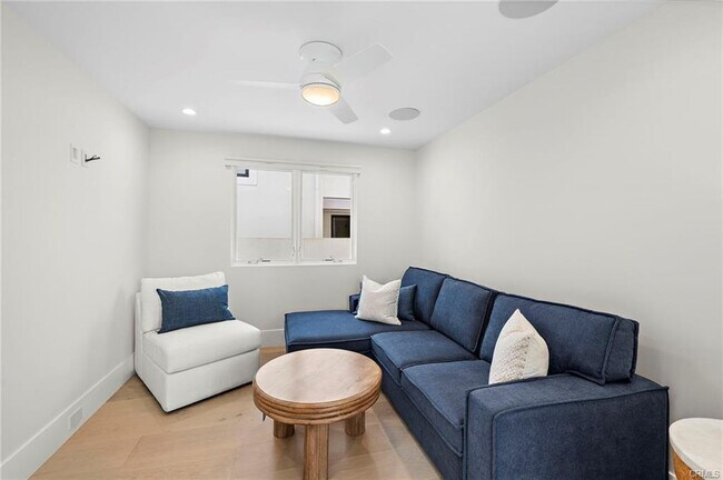 Building Photo - 509 Carnation Ave