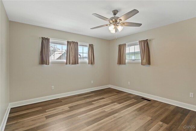 Building Photo - 13 E Edgewater Dr