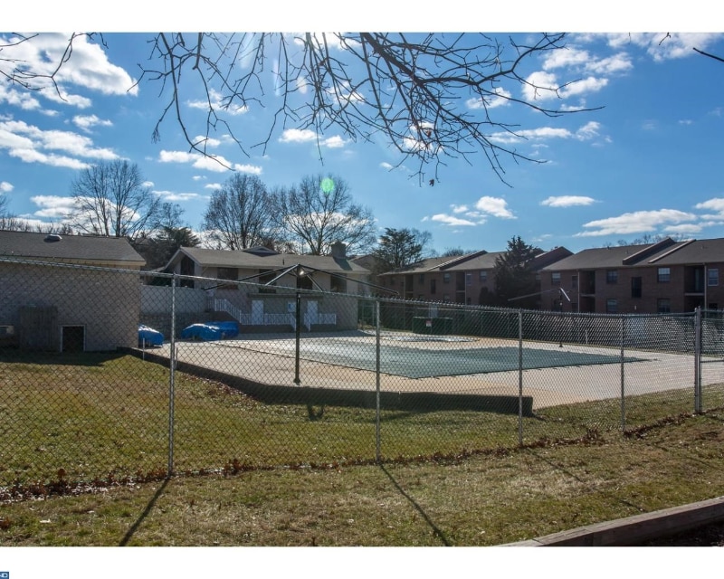 Building Photo - 3301 Valley Dr