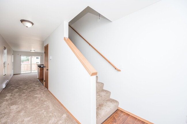 Building Photo - 3 Bedroom 2.5 Bath with fenced yard