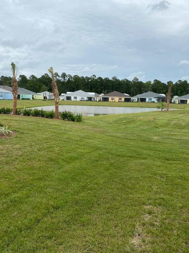 Building Photo - "Charming 2-Bedroom Retreat with 2 Baths a...