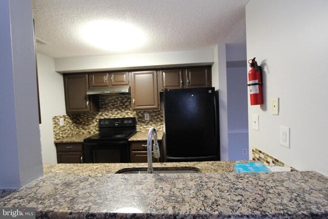 Building Photo - 2202 Aspen Dr