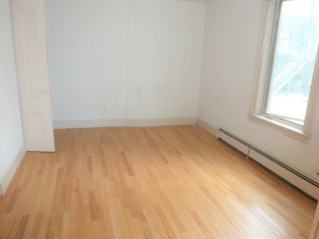 Building Photo - 97 N Winooski Ave