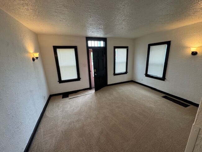 Building Photo - Trail St 223-225 W