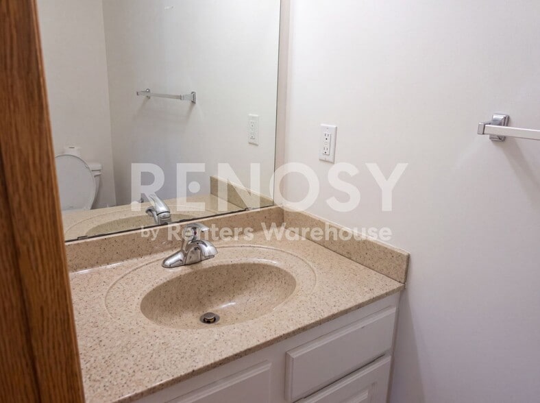 Building Photo - 612 Willoughby Way W
