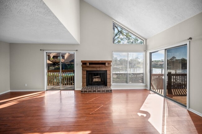 Building Photo - 705 Davis Rd