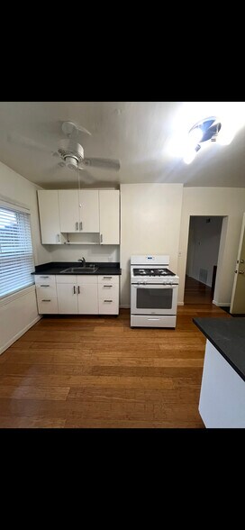 Kitch - 2004 E 125th St