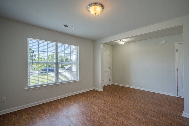 Building Photo - 135 Davila St