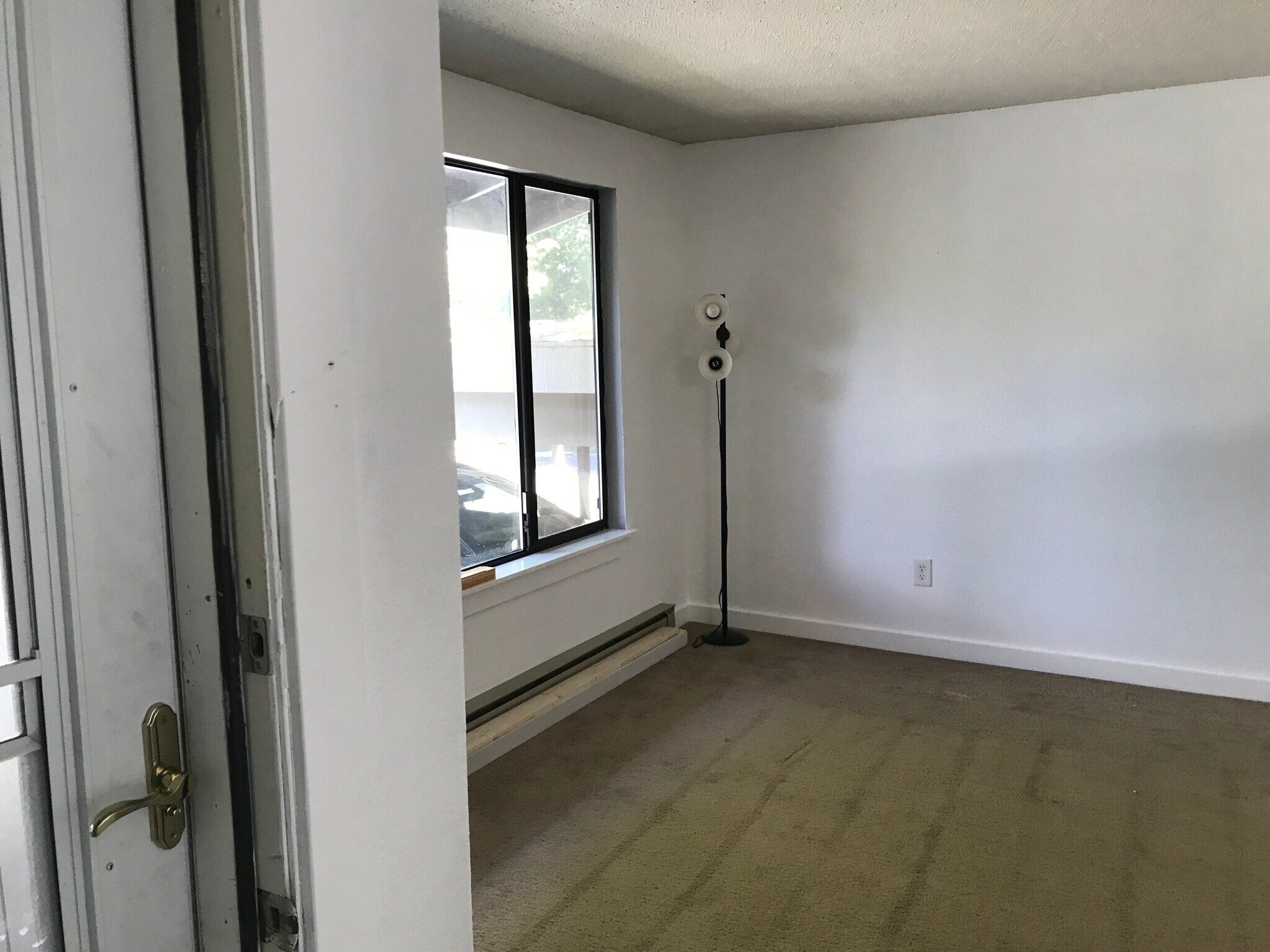 7834 Living room SE corner - 7834 Custer Rd W