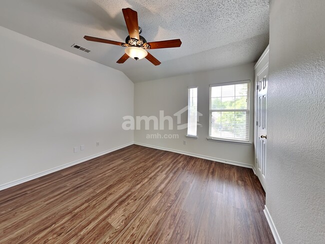 Building Photo - 962 Wisperwood Dr