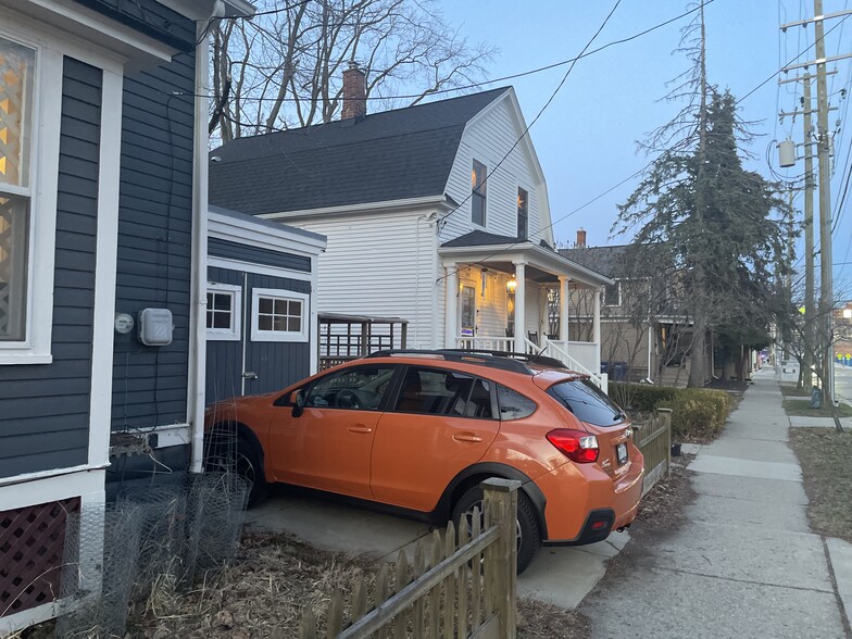 Building Photo - 563 S Ashley St