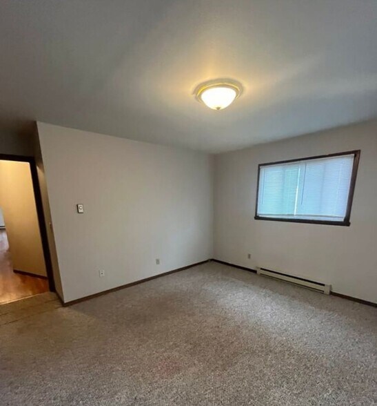 Building Photo - 708 W Lincoln Ave