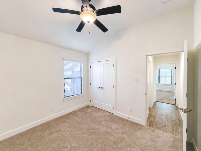 Building Photo - Modern 3 Bed / 2 Bath Home with Central Air & Updated Appliances in West Temple