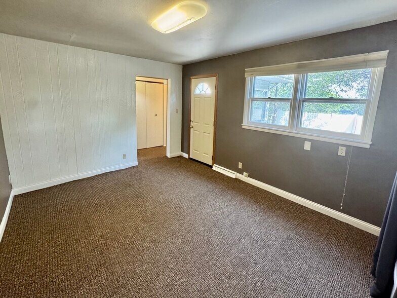 Building Photo - 728 Saint Charles St