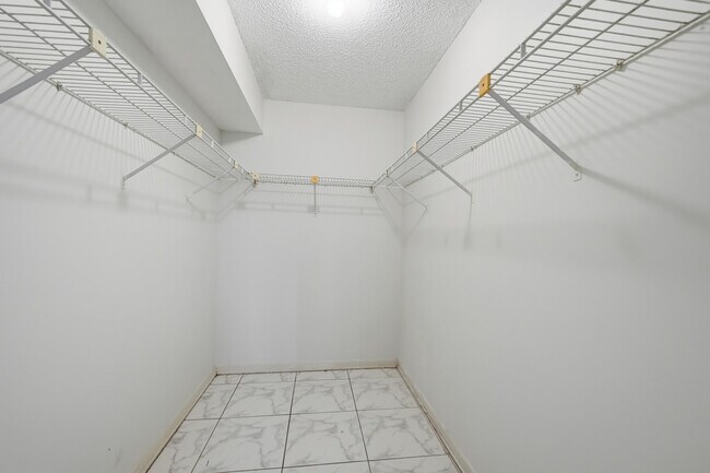 Building Photo - 2039 Coral Ridge Dr