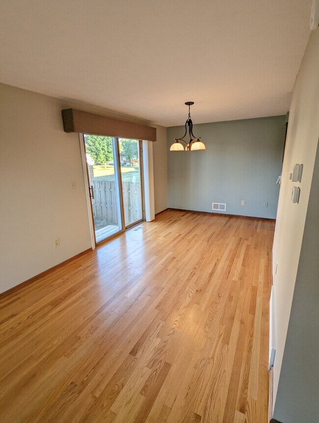 Building Photo - 440 Kennington Blvd