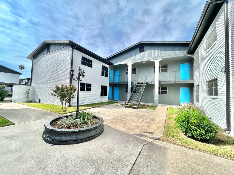 Primary Photo - The Monark Apartments