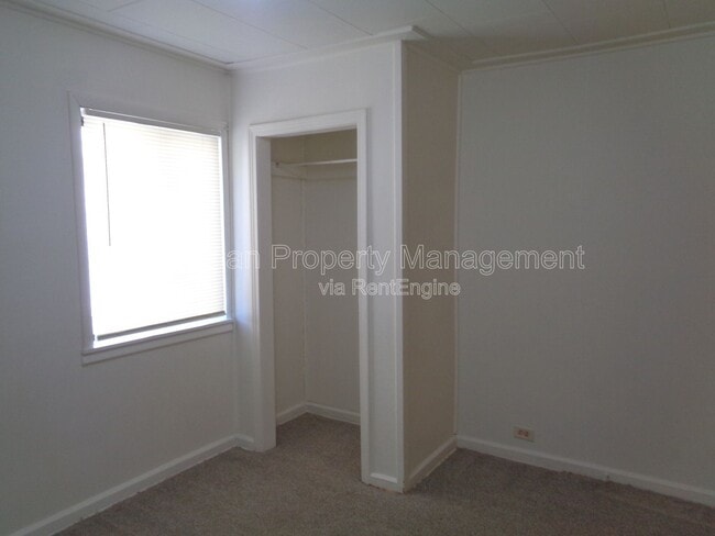 Building Photo - 621 Washburn Ave