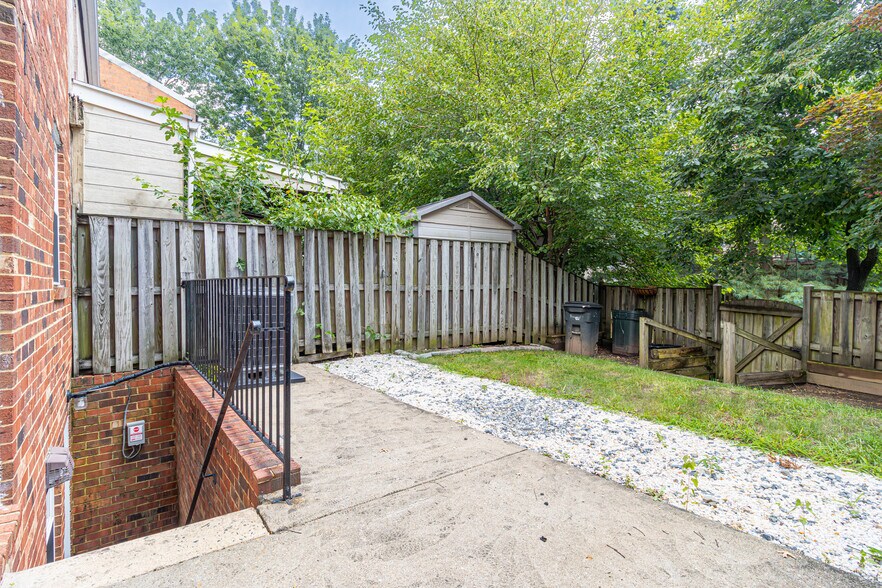 Building Photo - 6558 Gildar St