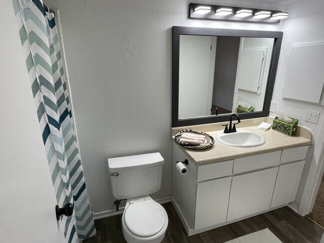 Building Photo - 3 BEDROOM CONDO BY UNT