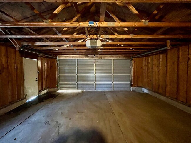 Building Photo - 619 Werle Ave