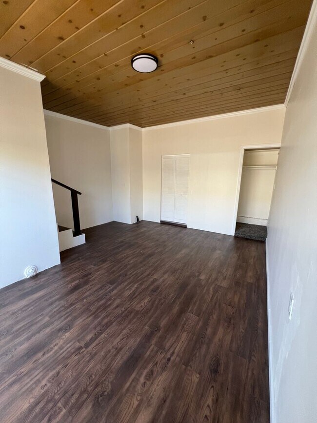 Building Photo - 2753 Buena Vista Ave