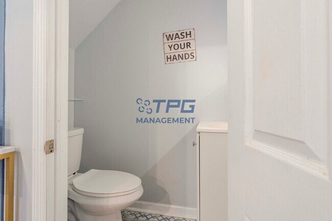 Building Photo - 211 Park Ave