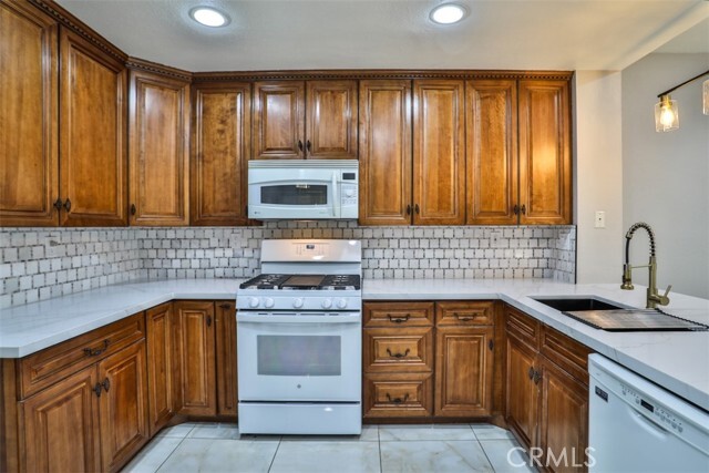 Building Photo - 176 Cll Renata
